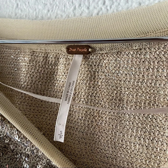 FREE PEOPLE Champagne Dreams Sequined Slouchy Crop Top Gold Small Womens Relaxed - Picture 8 of 16